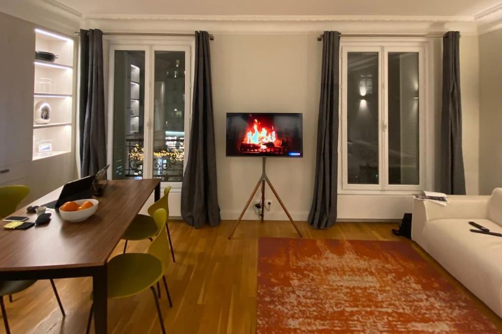 Apartment Coeur De Montorgueil Angle Tiquetonne Ensoleille