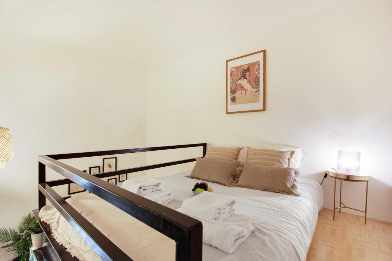 Apartment Beautiful 2p - Rue De L'universite Pont De L'alma Paris