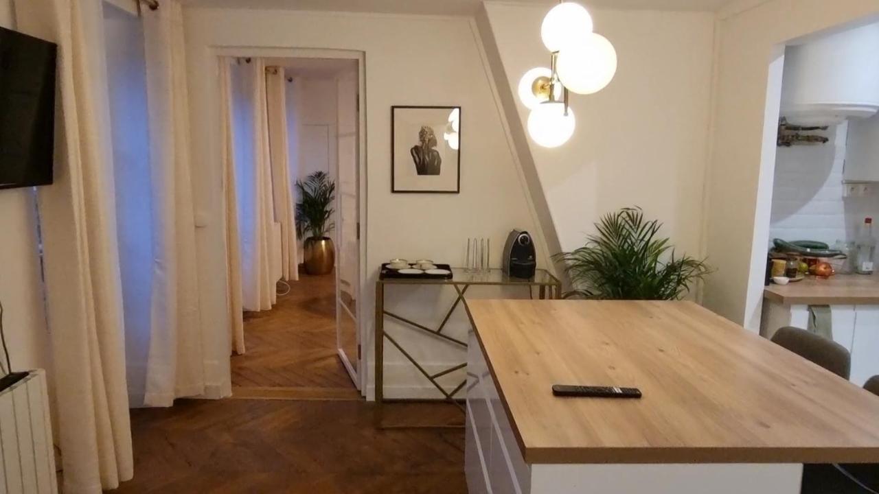 Champs Elysees Luxury Apartment