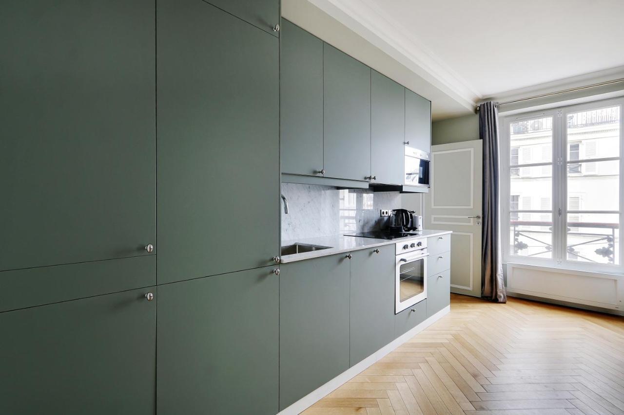 Pick A Flat's In Montmartre - Rue Lepic Paris