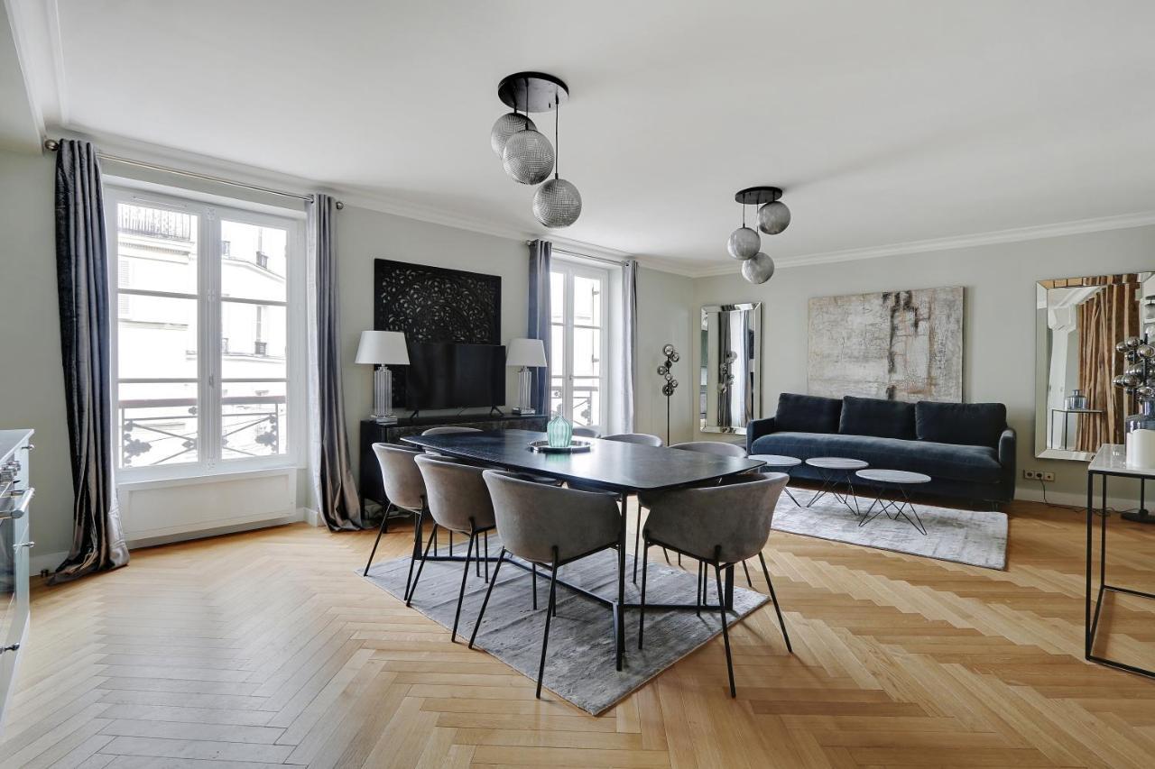 Pick A Flat's In Montmartre - Rue Lepic