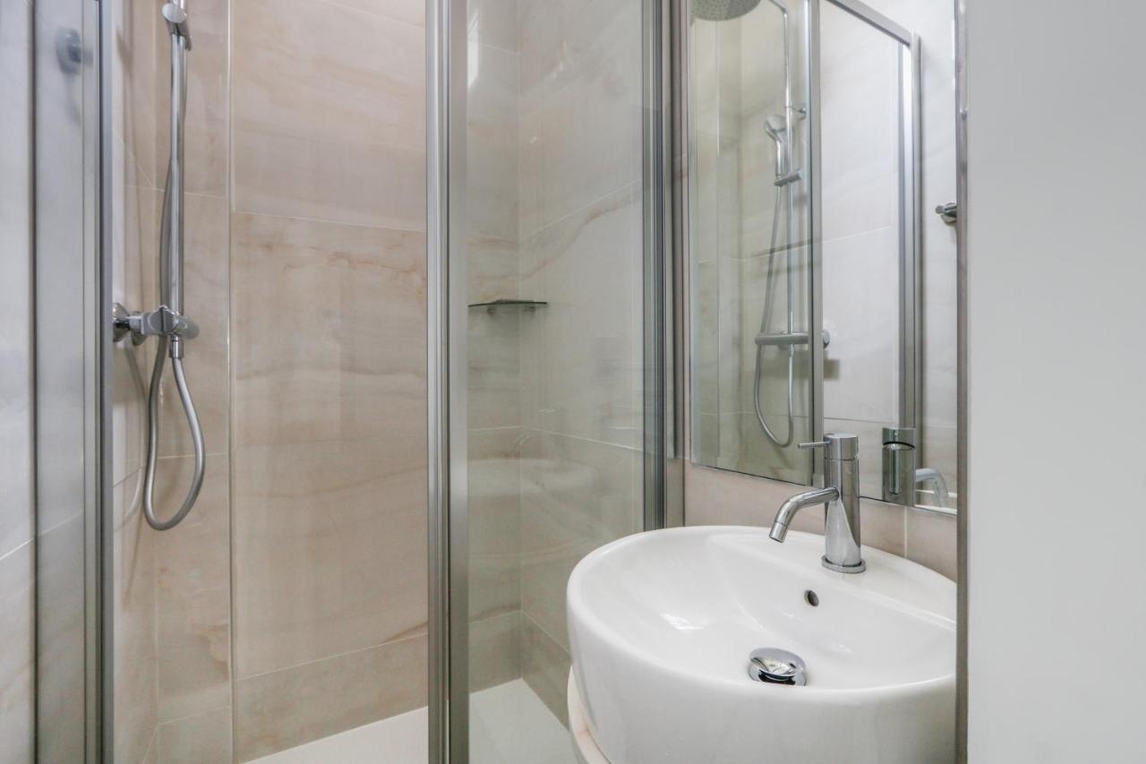 Pick A Flat's In Montmartre - Rue Lepic Apartment *