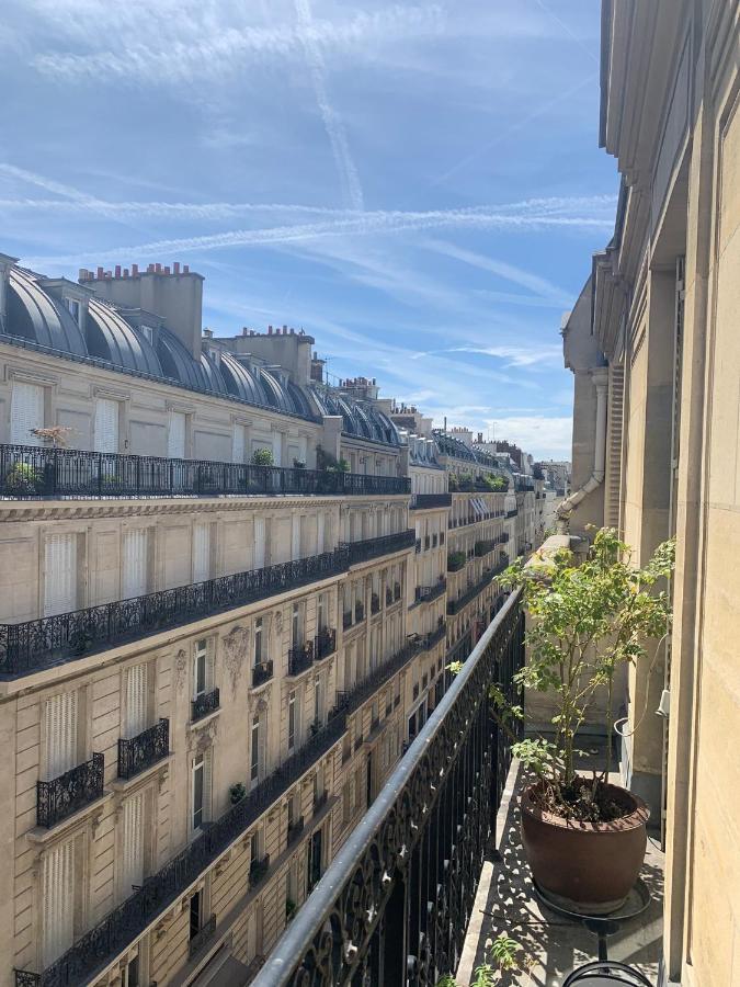 3 Bedroom Luxury Eiffel Tower View Apartment