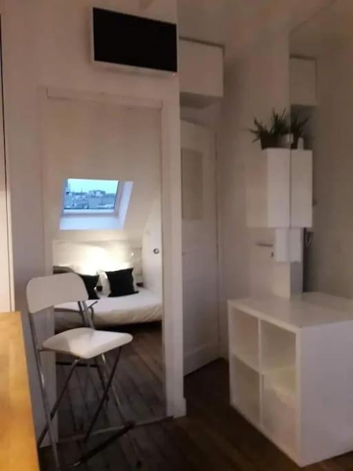 Appartement Studio Propre Calme Vue Ascenseur