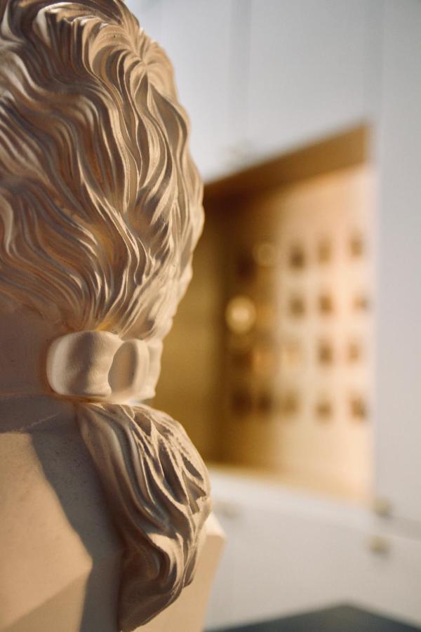 Amadeus Hotel