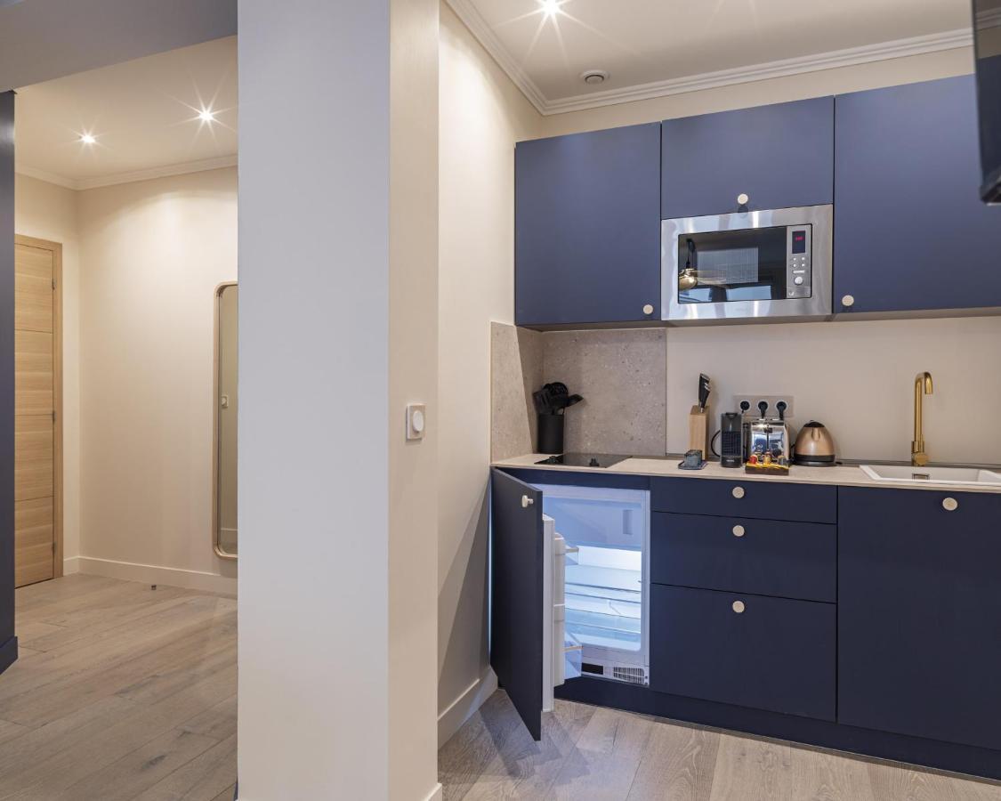 The Blue On Champs Elysees Avenue Apartment Paris