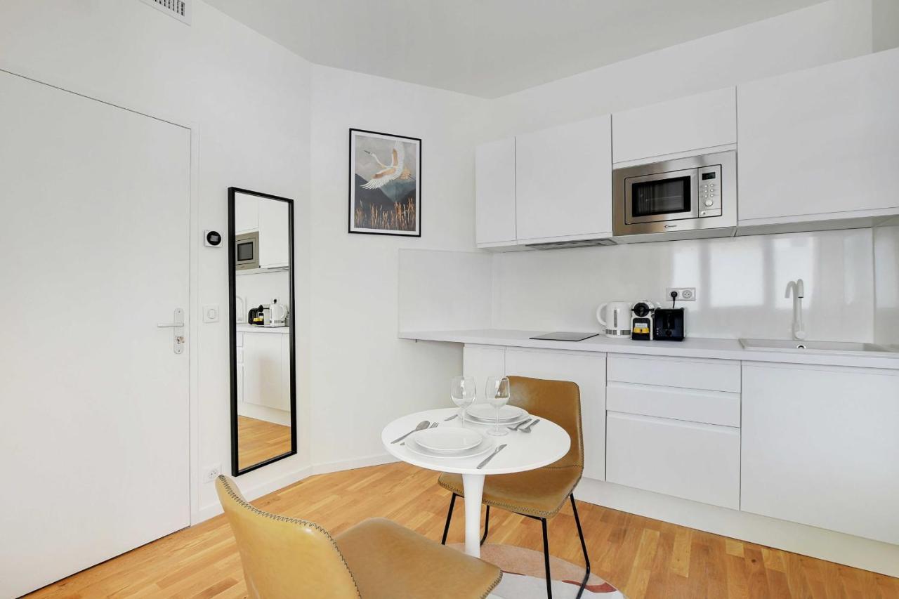 Amazing Apartment-2p-sacre Coeur-poissonniers-1 Apartment