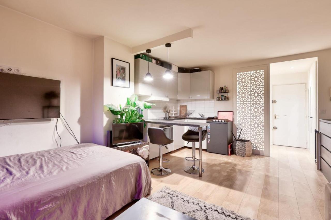 Apartment Cozy For 2 Located In 19 *