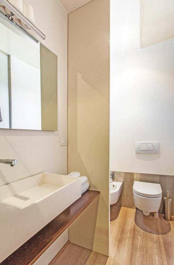 Modern In The Heart Of The Marais Apartment *