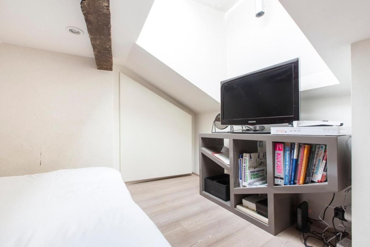 Modern In The Heart Of The Marais Apartment