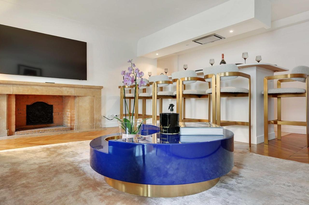 Elegant - 2bd-6p - Avenue Montaigne Apartment Paris