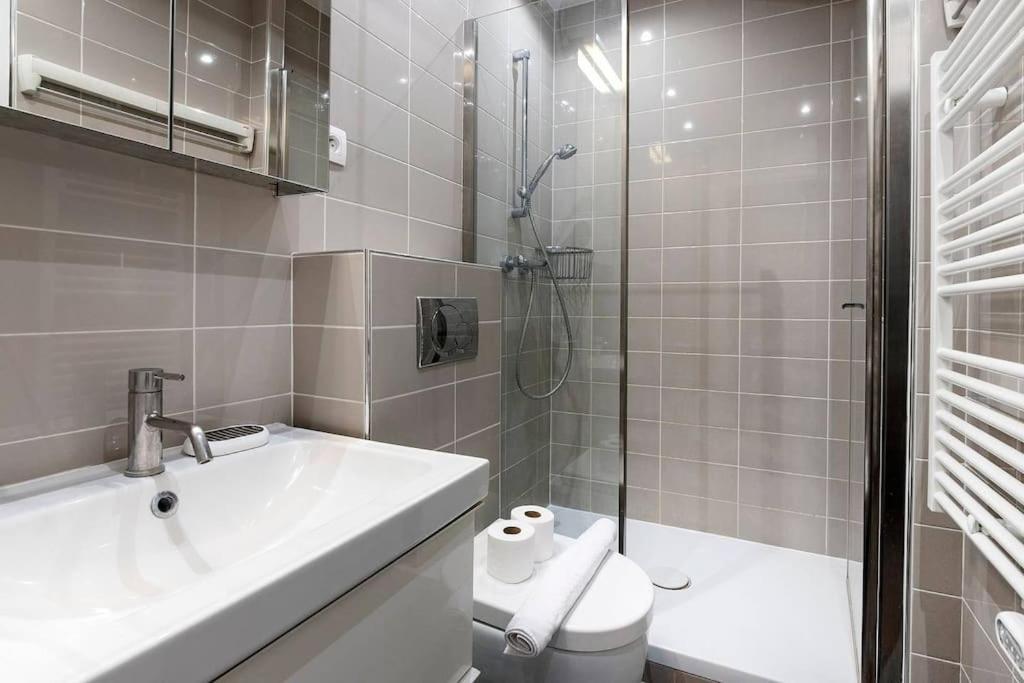 Apartment Superbe Avec Balcon Au Coeur De Montorgueil Paris
