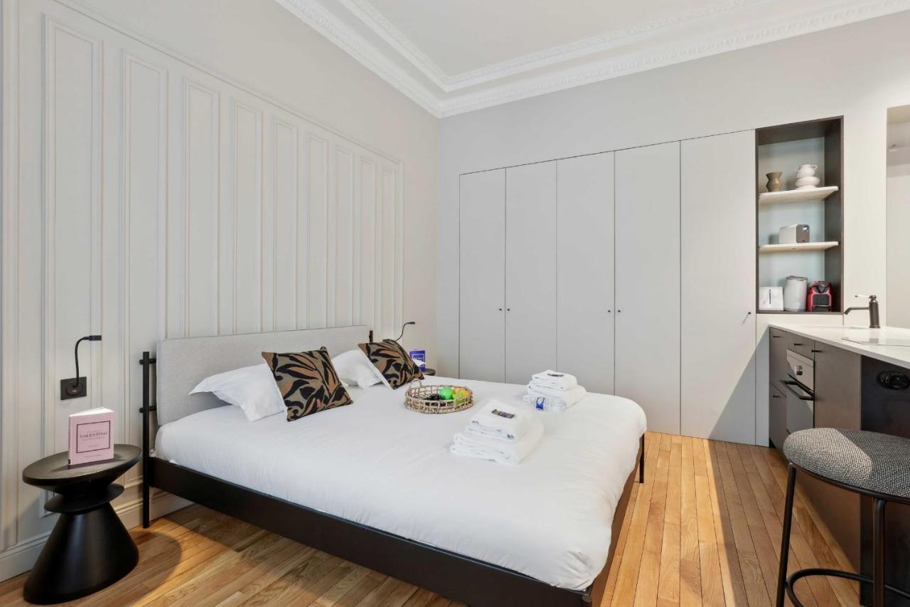 Interior Design & Small Pool - 2p - Monceau Appartement