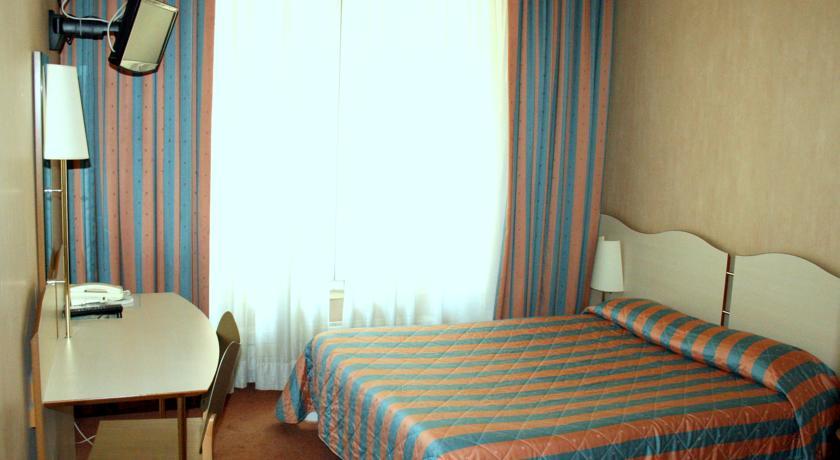 Eiffel Blomet Hotel 4*