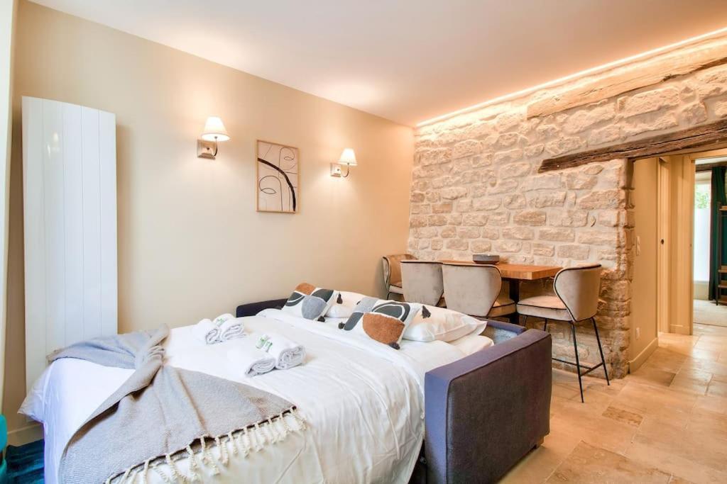 Cozy Heart Historic Apartment Paris