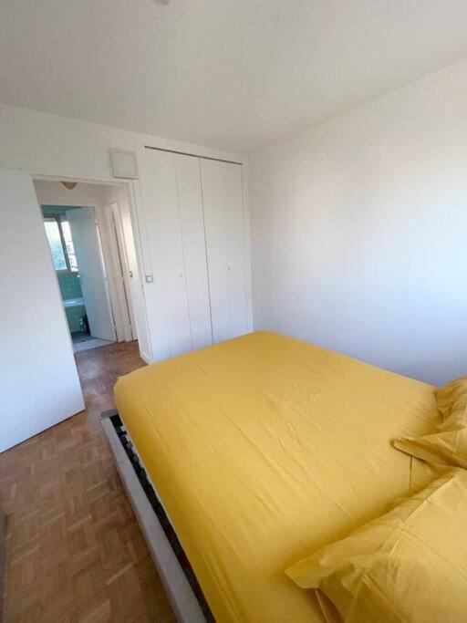 Apartment Entiry Apartment, Private In Paris