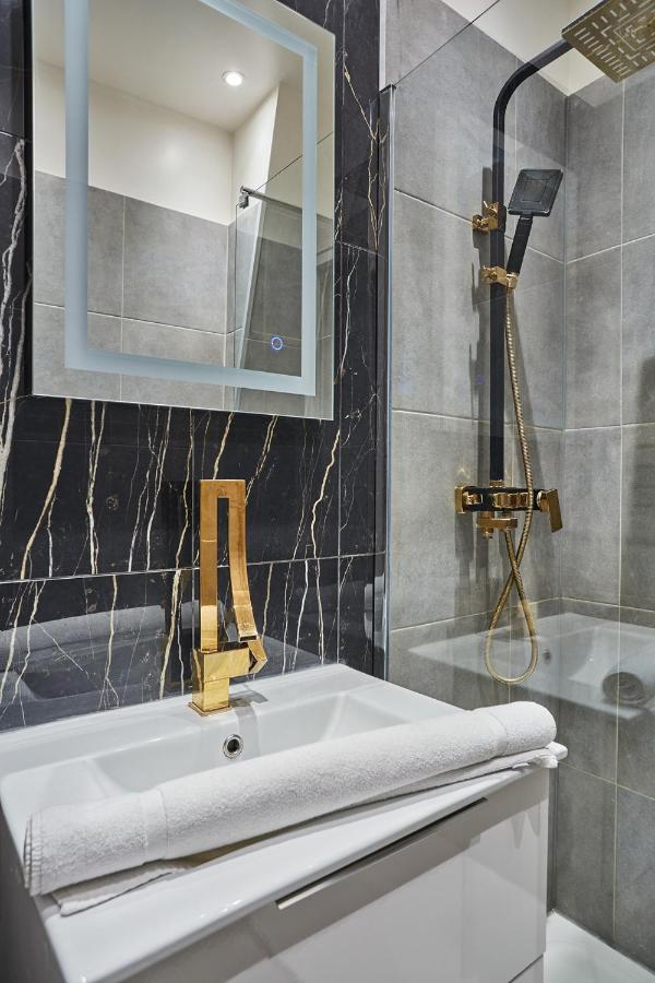 Tour Eiffel By Prestige Apartment