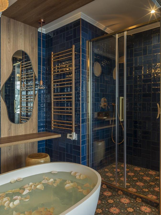 The Blue Alma Eiffel Tower Apartment