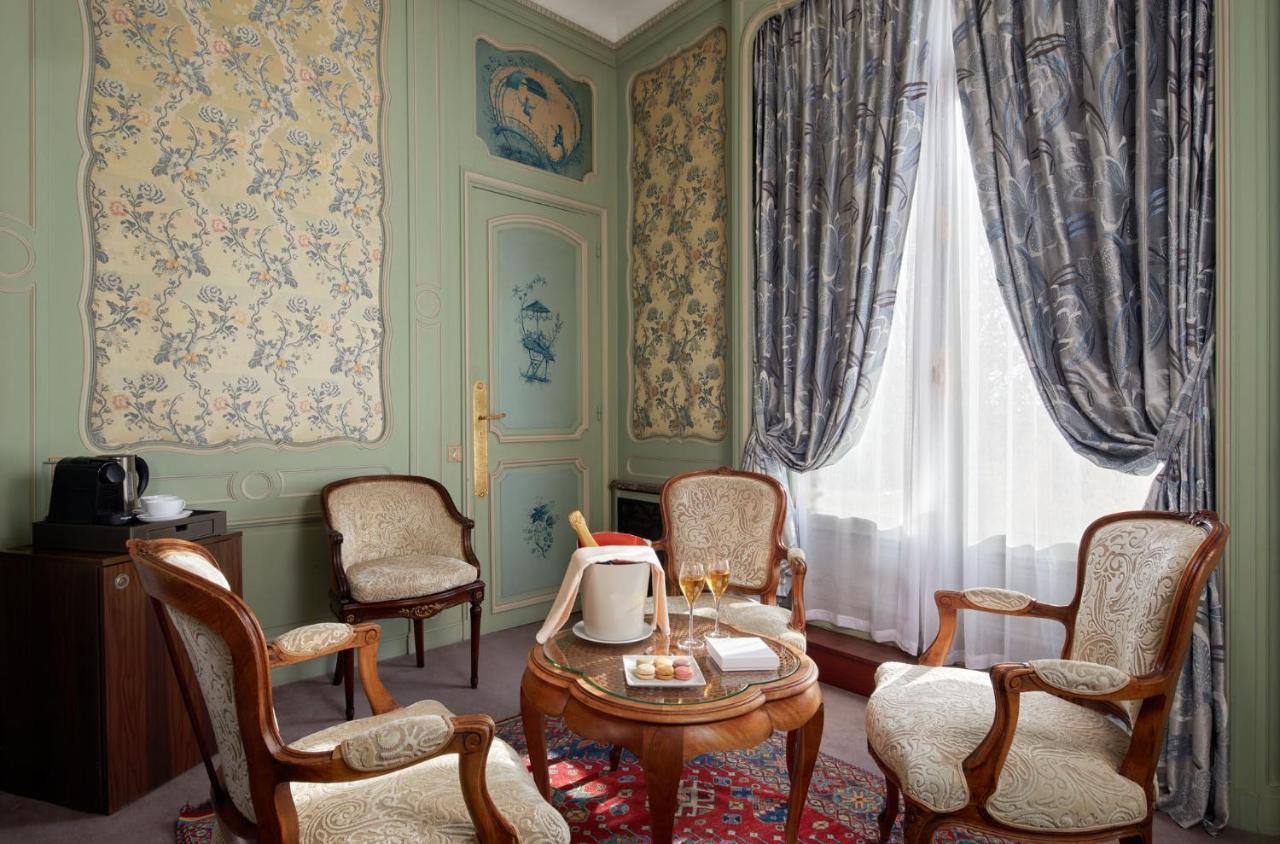 Raphael 5* Paris