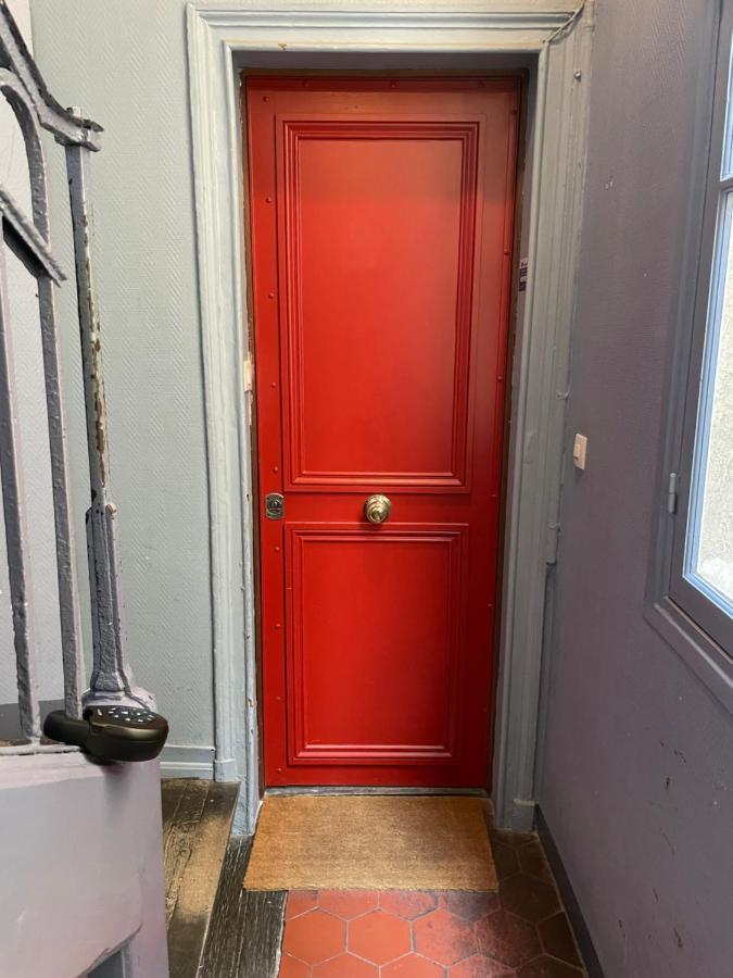 - Louvre & Rivoli Apartment