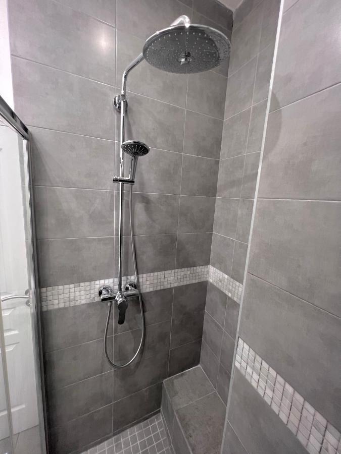 Apartment Rare! Private Garden In Paris, Close To Sacre Coeur Basilica!