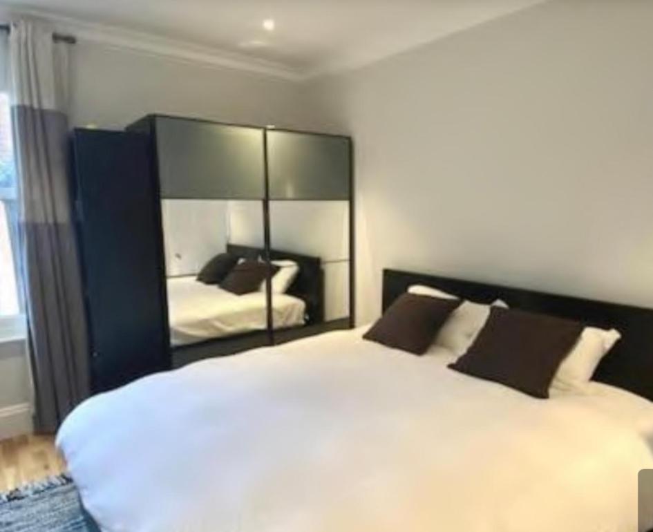 Arc De Triomphe-carnot Luxury & Design Apartment