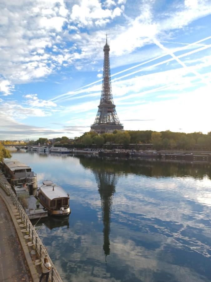 Toureifelchampselysee * Paris