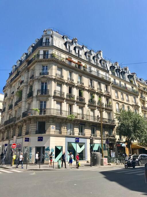 Eiffel Tower View - Republique 4 People 2 Bedrooms Apartment *