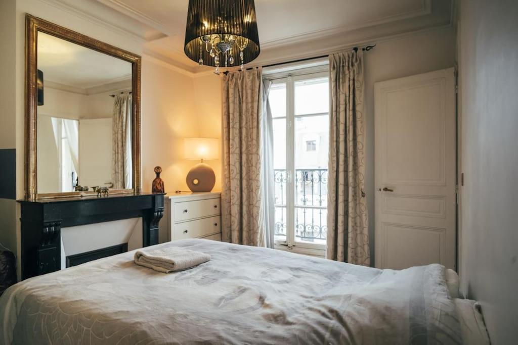 Apartment Eiffel Tower View - Republique 4 People 2 Bedrooms Paris