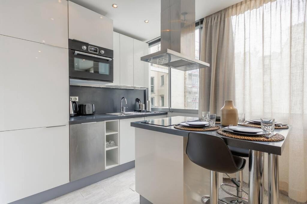 Luxury Champs Elysees Apartment Paris