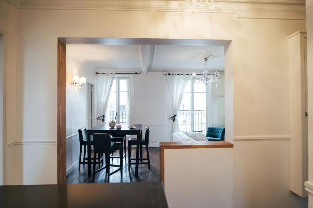 Apartment Eiffel Tower View - Republique 4 People 2 Bedrooms Paris