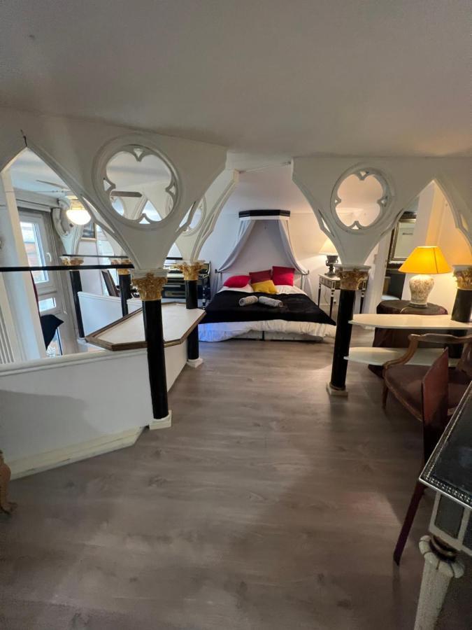 Av Montaigne Champs Elysee Paris