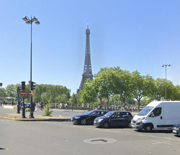 Av Montaigne Champs Elysee Paris