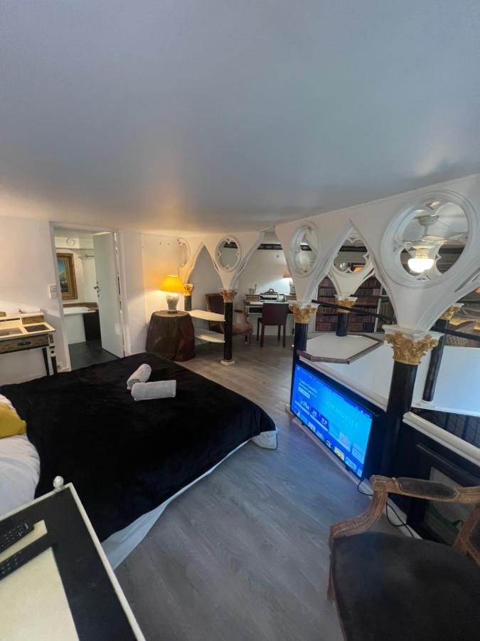 Av Montaigne Champs Elysee *
