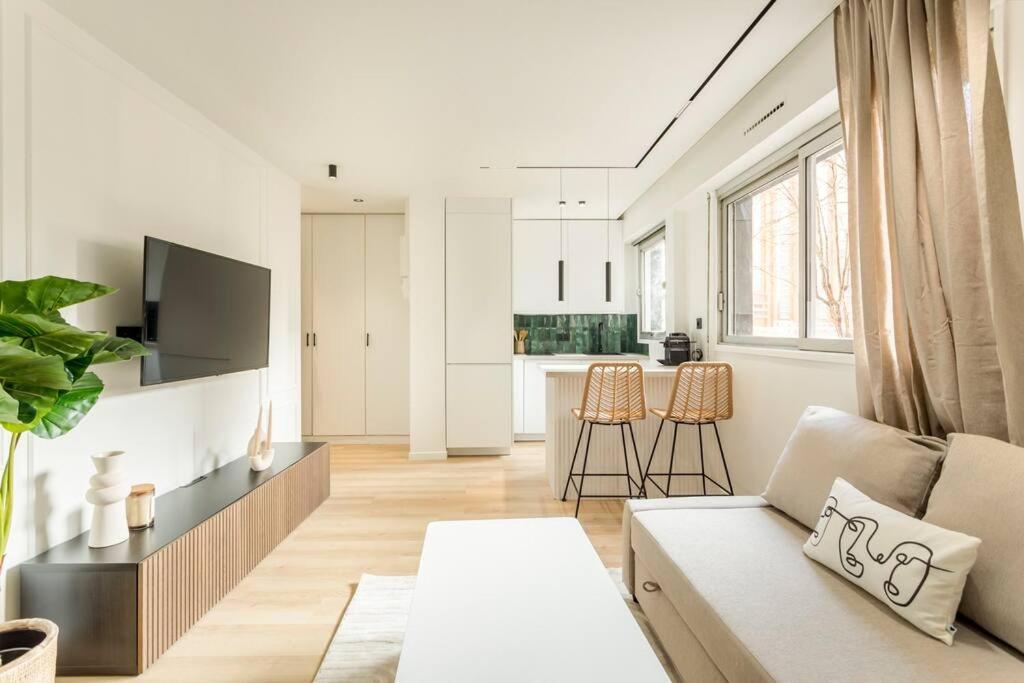 Luxurious 3 Min Walk From Eiffel Tower Paris