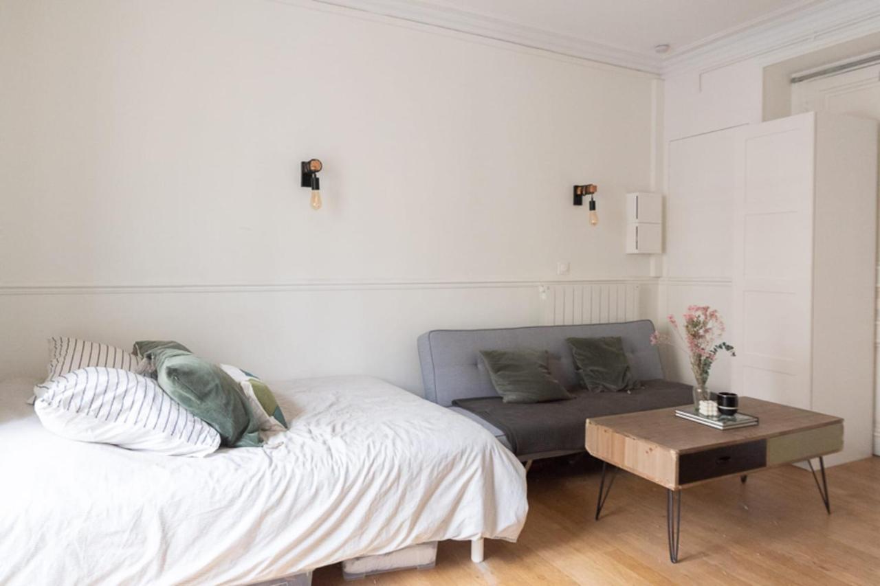 Apartment Bright Studio Near The Center Of *