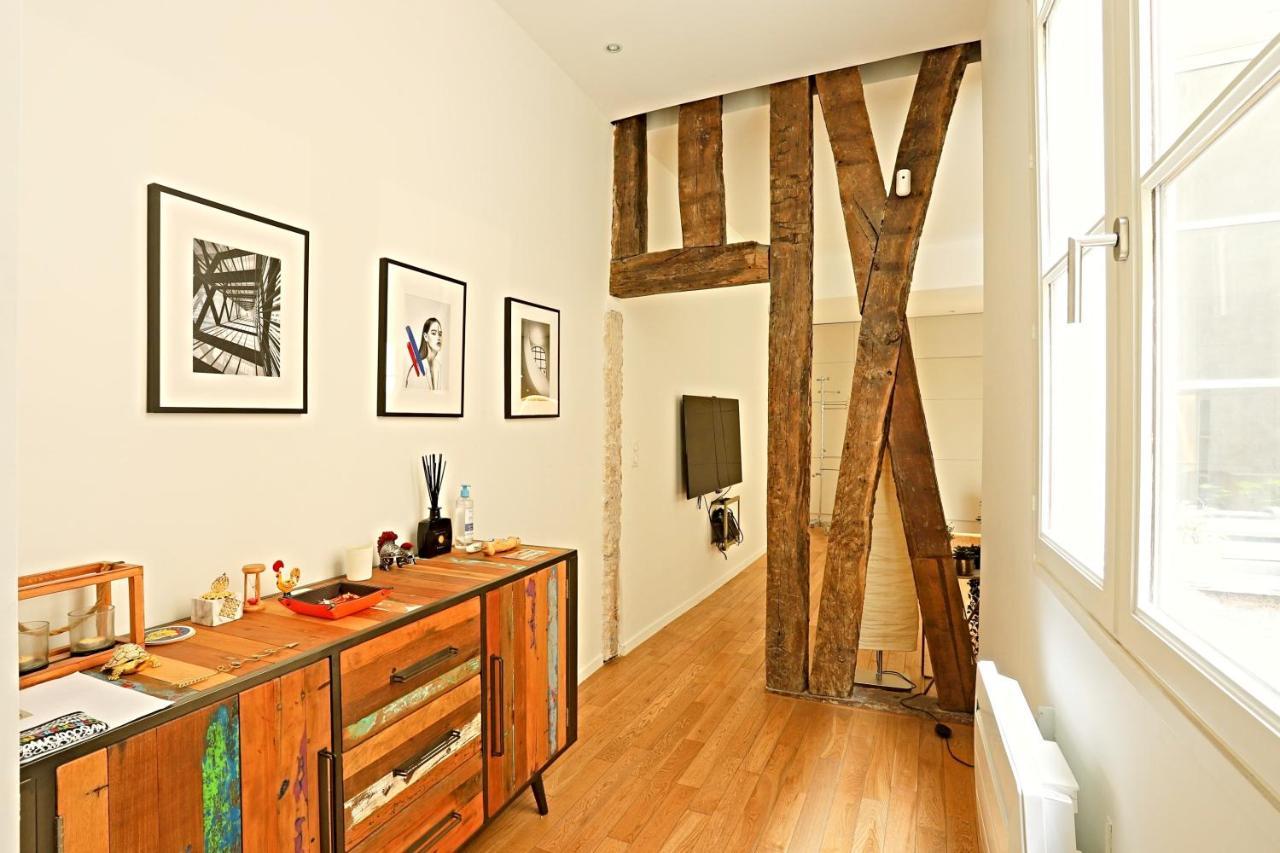 - Louvre & Rivoli Apartment
