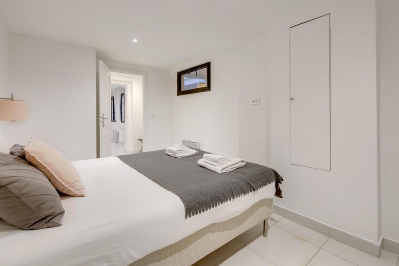 250 Sainte - Superb In * Paris
