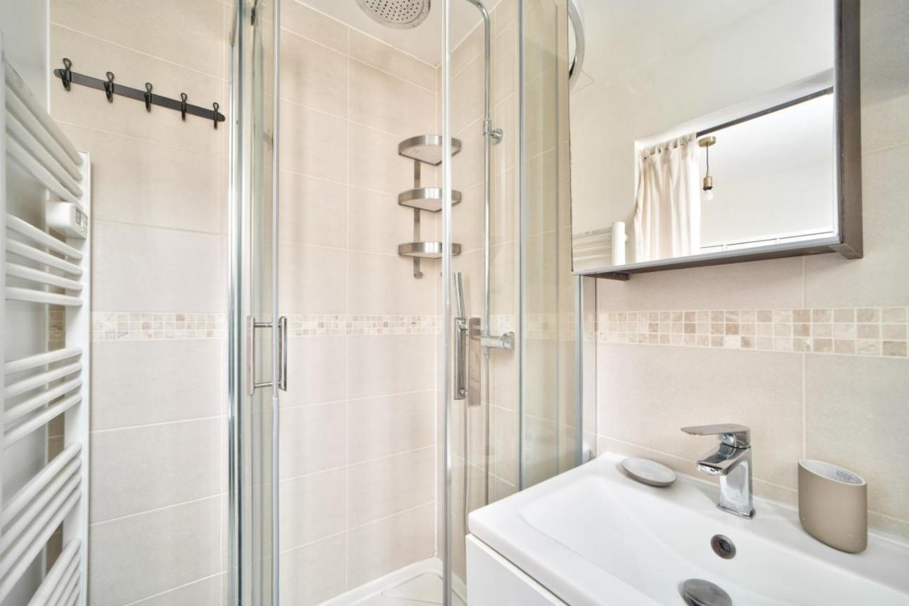Charming For 2 In The Heart Of The 20th Arrondissement Paris