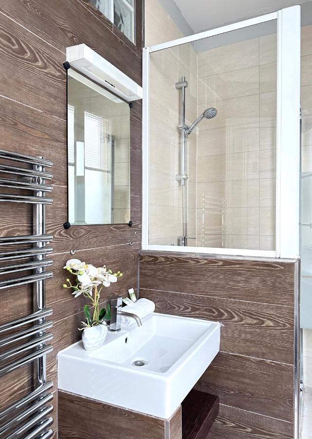 Apartment Quiet Retreat In Le Marais Paris
