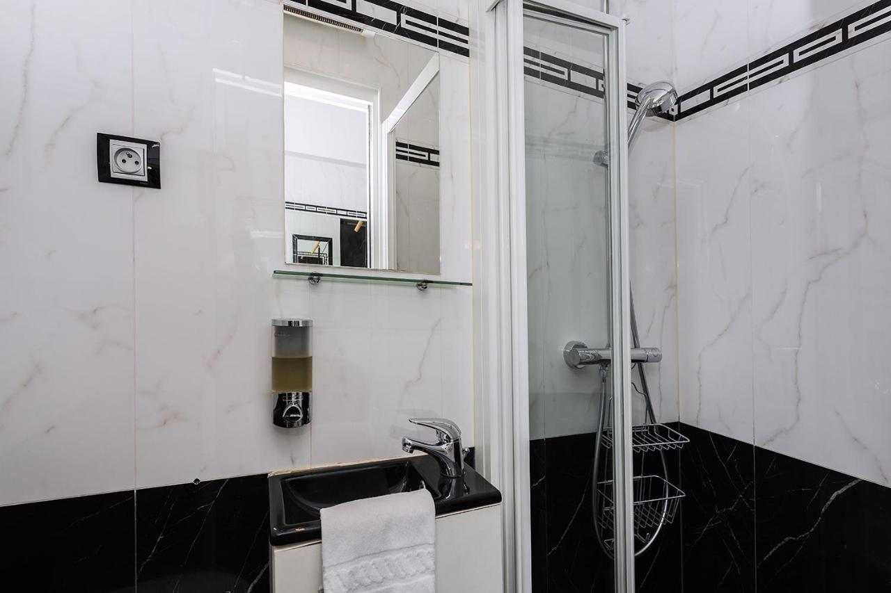 Pres Des Champs-elysees Apartment