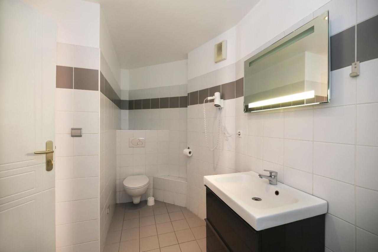 203 - Studio Tout Equipe Paris 5 Apartment Paris