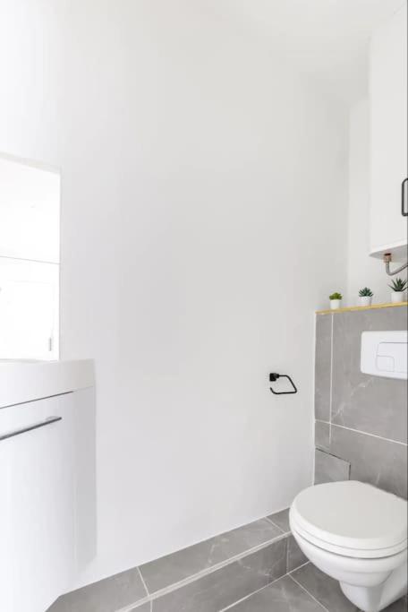 Pte De La Chapelle Magnifique 1br Apartment *