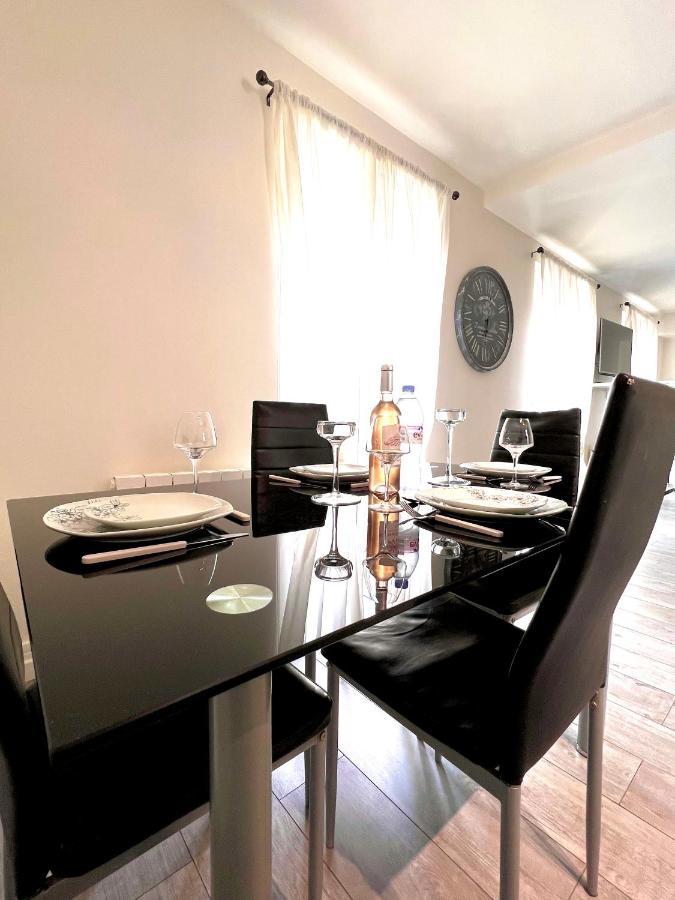 Champs Elysees 2 Apartment *