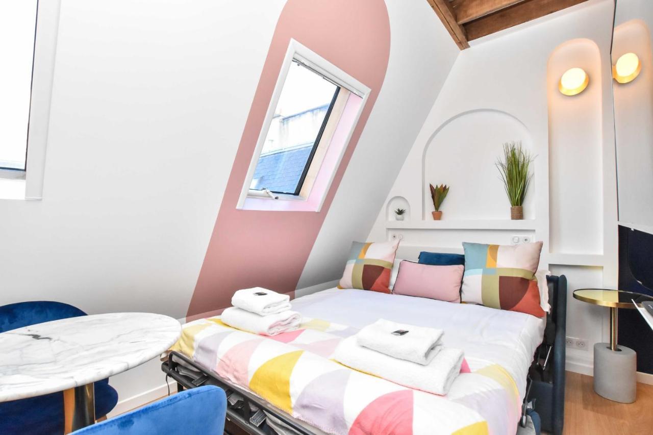 Newly Renovated Studio Under The Parisian Roofs - Arc De Triomphe Apartment