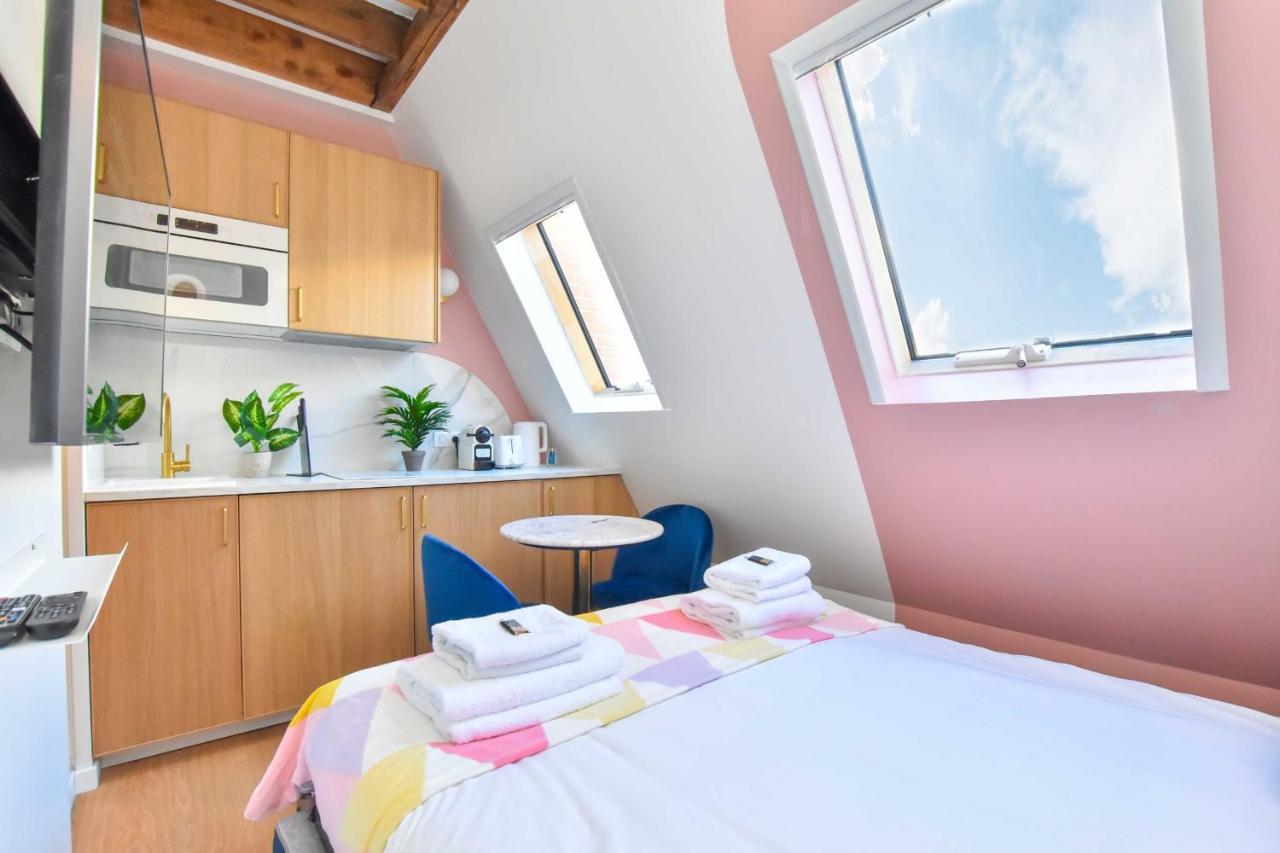 Newly Renovated Studio Under The Parisian Roofs - Arc De Triomphe Apartment *