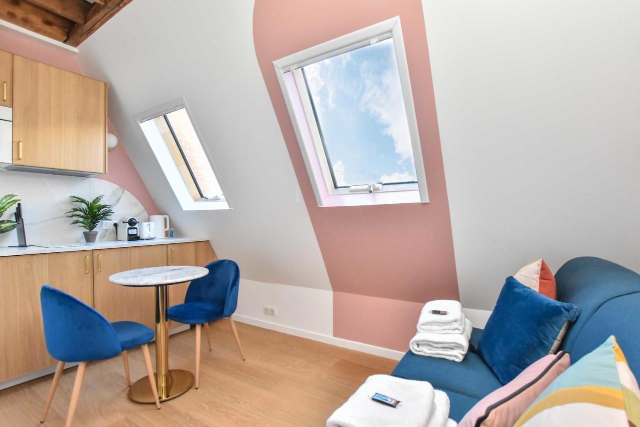 Newly Renovated Studio Under The Parisian Roofs - Arc De Triomphe Apartment