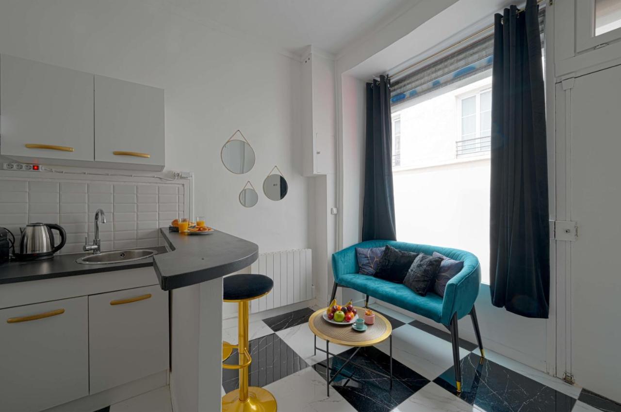 Apartment Black & White - Chic & Petit Maison- Pigalle 9eme