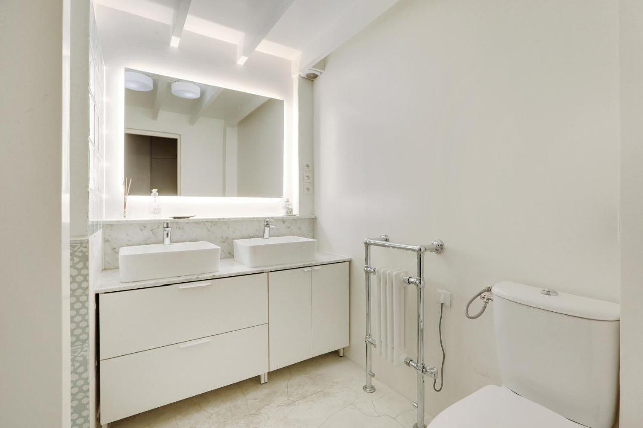 Lovely 2-bedroom In The Heart Of Apartment Paris