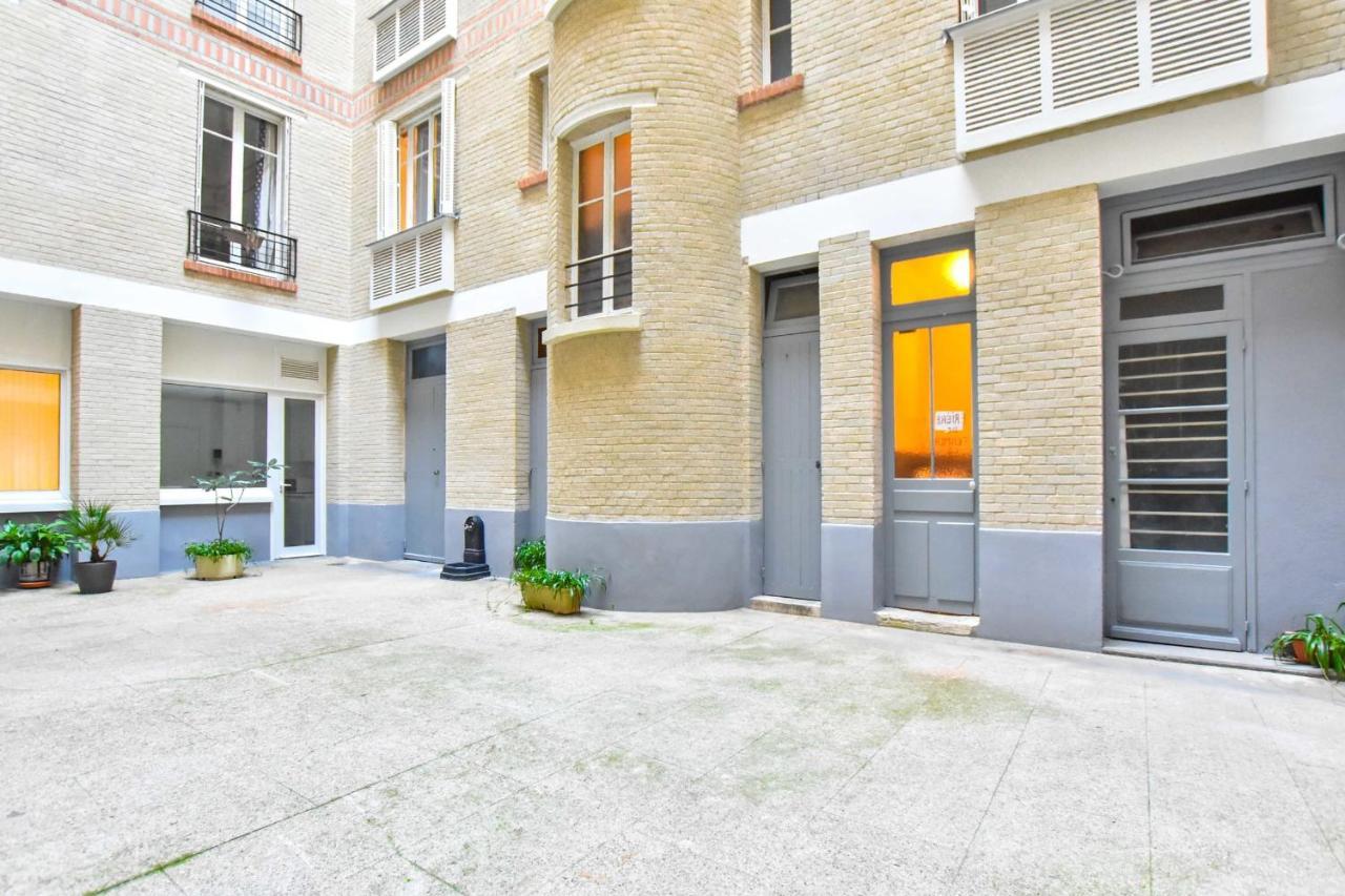 Newly Renovated Studio Under The Parisian Roofs - Arc De Triomphe Apartment Paris